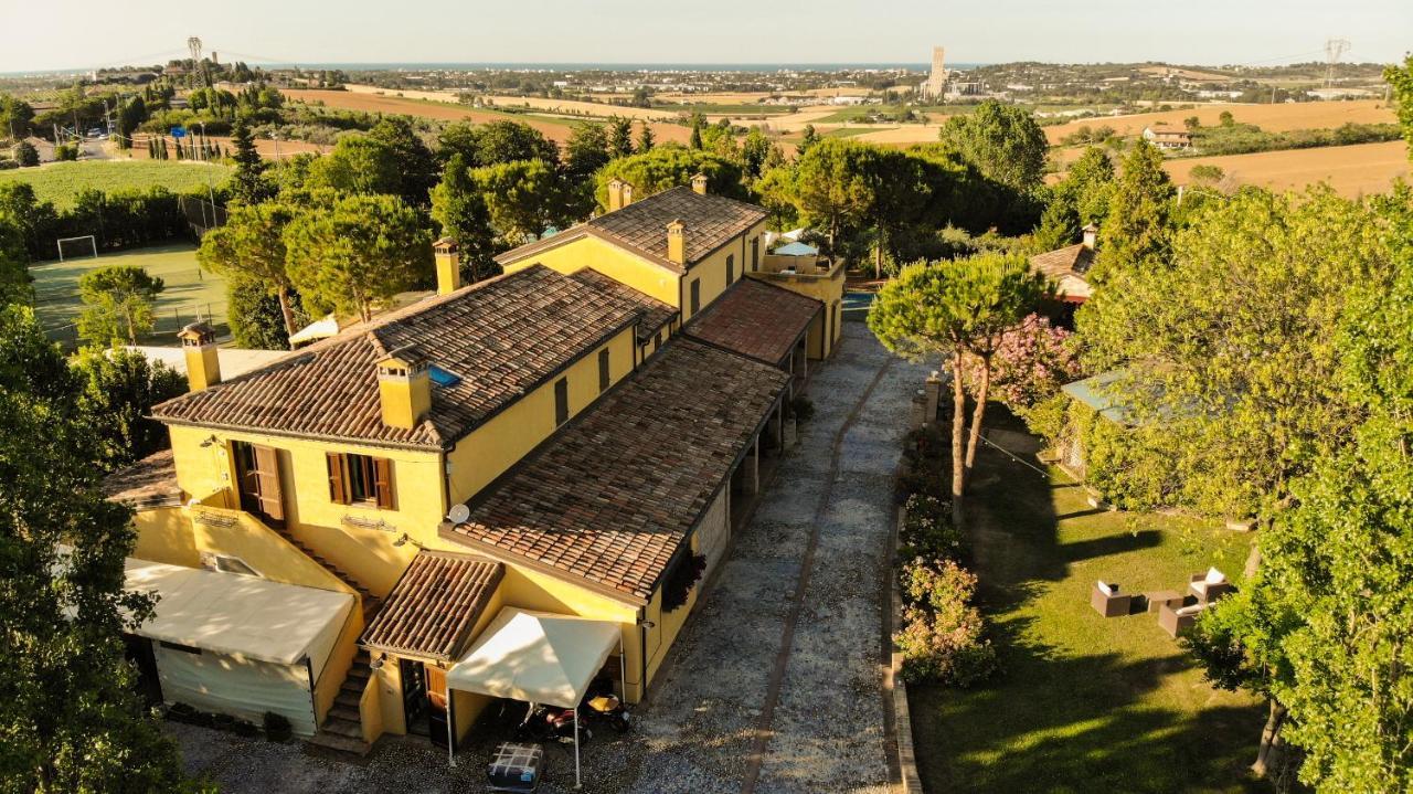 Il Podere Del Germano Reale Hotel Coriano Exterior photo